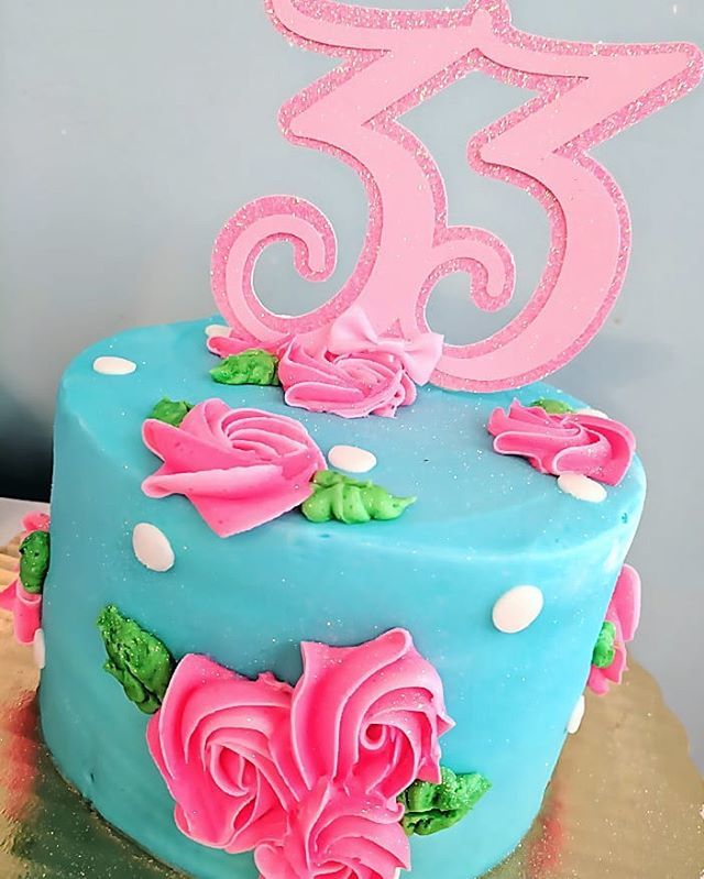 CakeHopeandLove's tweet photo. #daytoncakes #dayton #ohio #shoplocal #daytonbakery #cakesofinstagram #buttercream #iambaker #cakedecorating #cakelife #satinice #chefmaster #blingblingcake #customcake #beavercreek #sosweet https://t.co/PxWhXJUOok https://t.co/o1tvgD31Mn