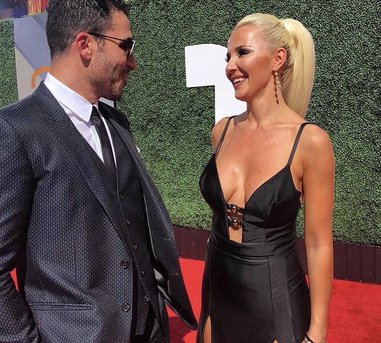 Dos españoles en Las Vegas... <a href="/ma_silvestre/">MiguelAngelSilvestre</a> #alfombraroja #LatinBillboards2018 #vegas #RedCarpet