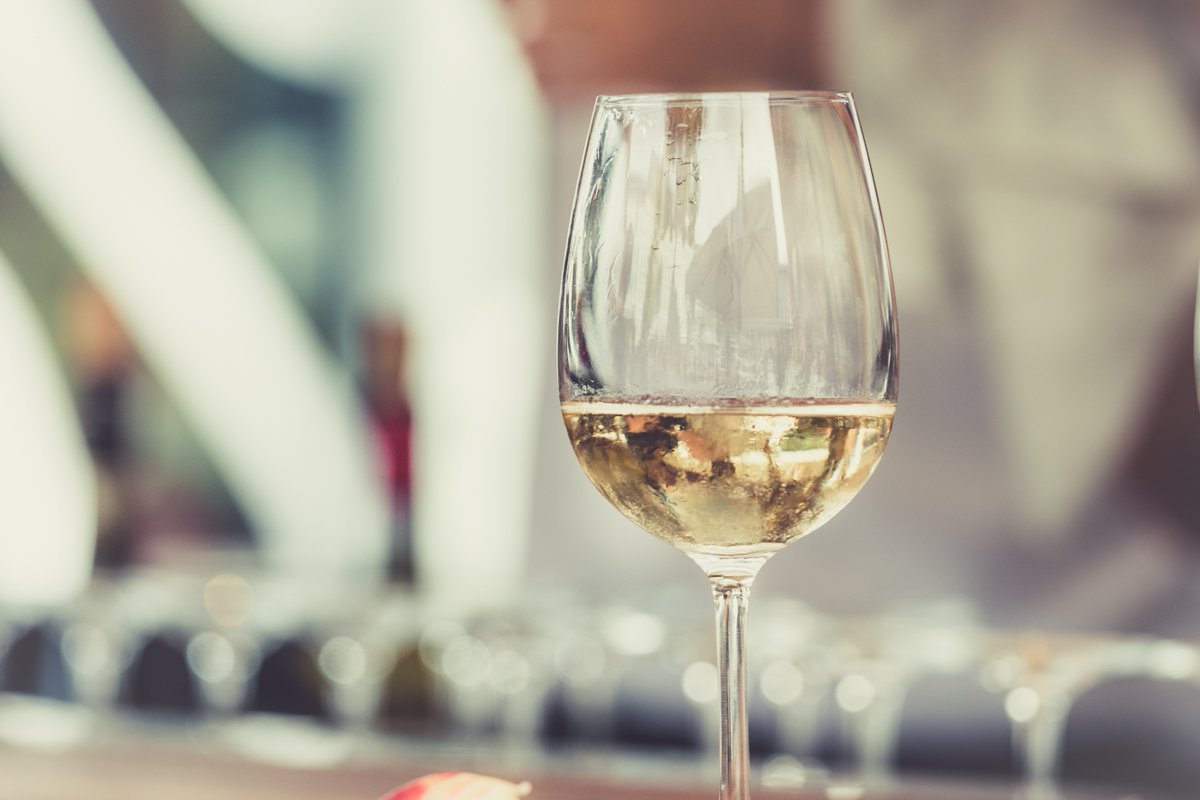 evokewinery's tweet photo. Team up &amp; tackle spring cleaning today! Celebrate your victories with a bottle of @OrgasmicWine Pinot Blanc.

#NakedDateNight #SpringClean https://t.co/0ahPhizT7X