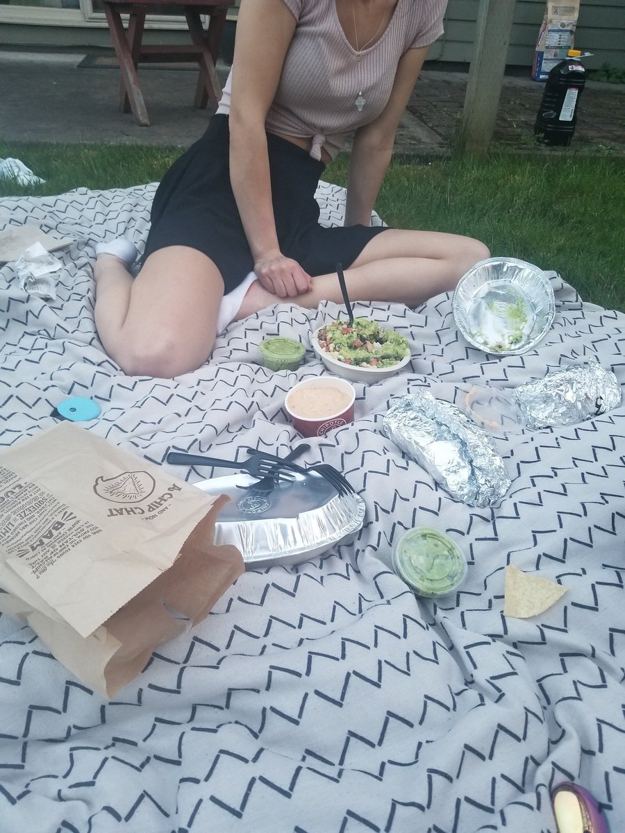 Nik7Thompson's tweet photo. Big shout out to @ReefOrders for hooking us up with some Chipotle, hit him up to get yours for CHEAP🙏🏼 https://t.co/Xrbr8DzZk9