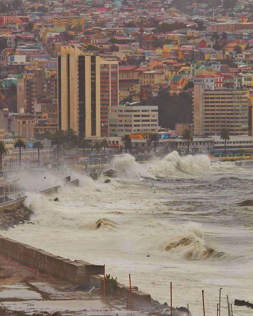 JoseLealRamirez's tweet photo. Temporal en valpo ❄️ https://t.co/jqmlT79FrI