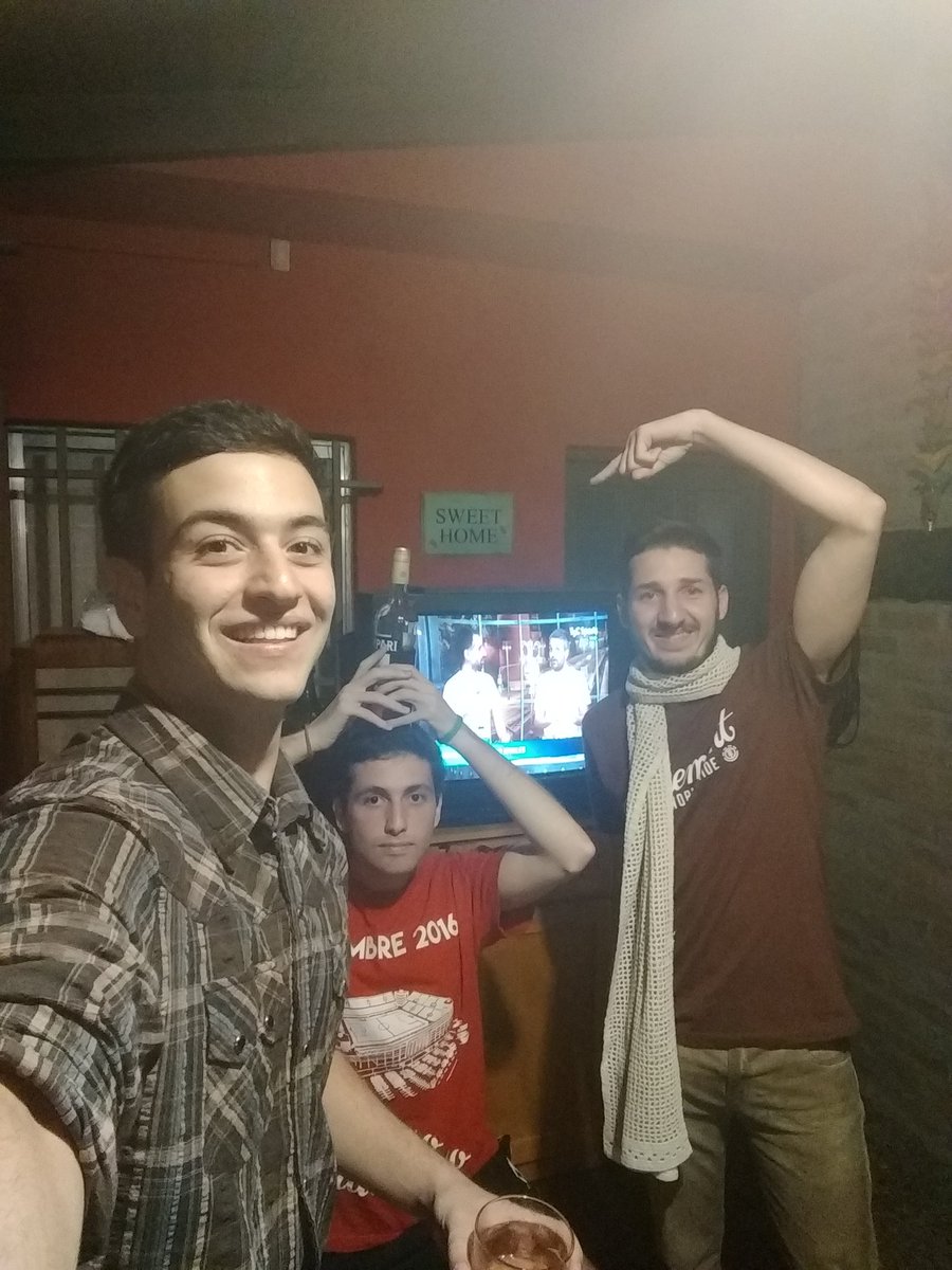 lucacalvigioni1's tweet photo. #PanquequeEnTyC Hasta en la previa bancando a @Rabonushka. Erno puntaje al de bufanda https://t.co/4mAROJoheA