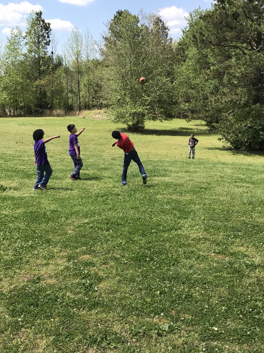 krischapman28's tweet image. A little football, basketball, frisbee and swing time under a lot of sunshine! #Fridayfuntimes. #beautifulday @LMESTigerNation @suptking