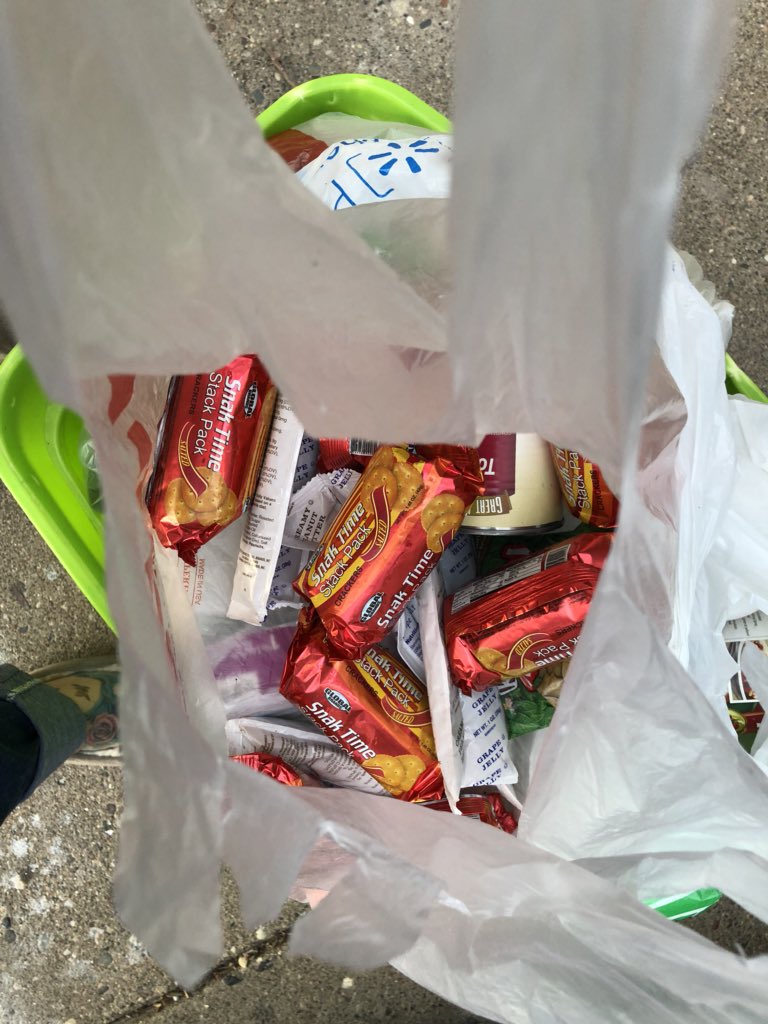 SavingStranger's tweet image. Food to make Blessing Bags for Our Homeless Friends. Remember we are all just 1 paycheck away from being homeless. #SavingthePerfectStranger #EllenDegeneress #Compassion