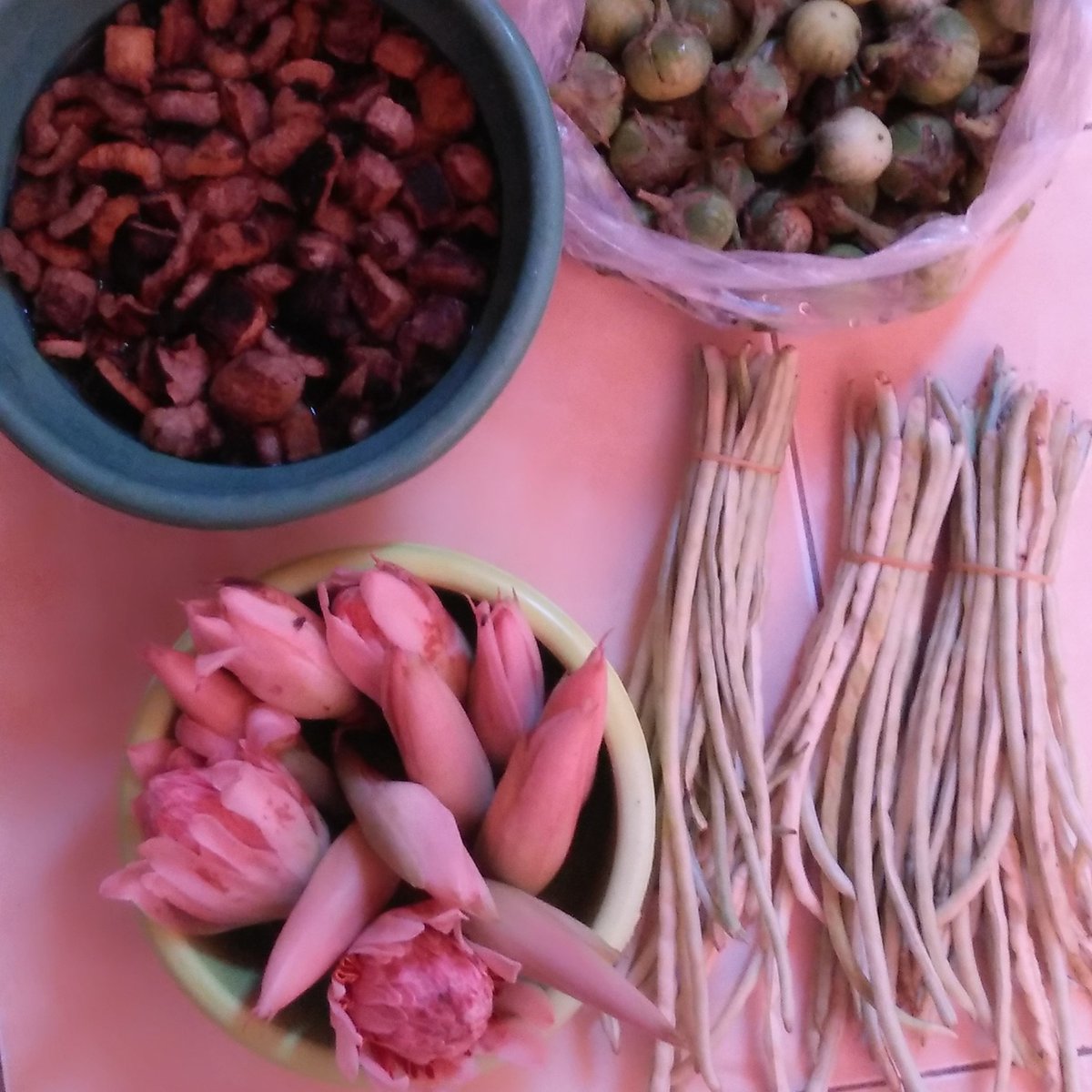 Derahmadi1's tweet photo. Gulai terong campur unji, kacang dan belulang alias jangek adalah cirikas orang Bengkulu Selatan https://t.co/nB0hnmY5sn