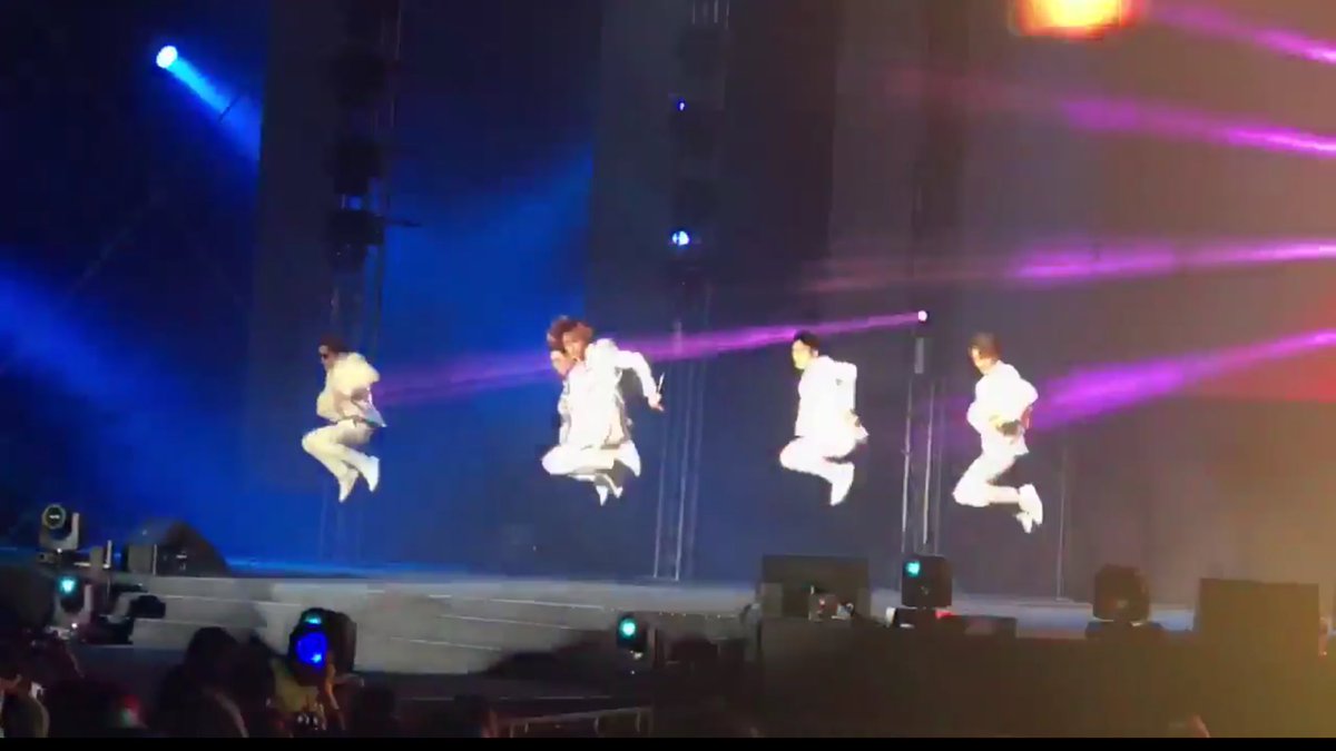 koyangidamyo's tweet photo. Jump!! Jump!! 
칼 군무 틴탑~ 😆💕
#틴탑컴백  #TEENTOPCOMEBACK  
#TEENTOP #틴탑 #캡 #천지 #니엘 #리키 #창조 https://t.co/Dk4fv9DJ7e