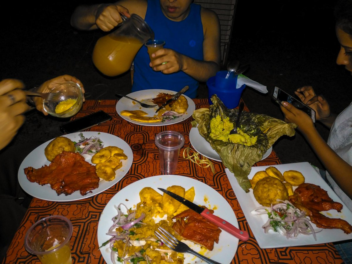 JoseSand16's tweet photo. Selva food 😁🍴🇵🇪
.
.
#food #dinner #cena #friends #travel #adventure #explorer #picday #cecina #tacacho #weekend #follow4follow #instamoment #travelpic #jungle #perú 🇵🇪🌎 https://t.co/SNNA8yCRMA