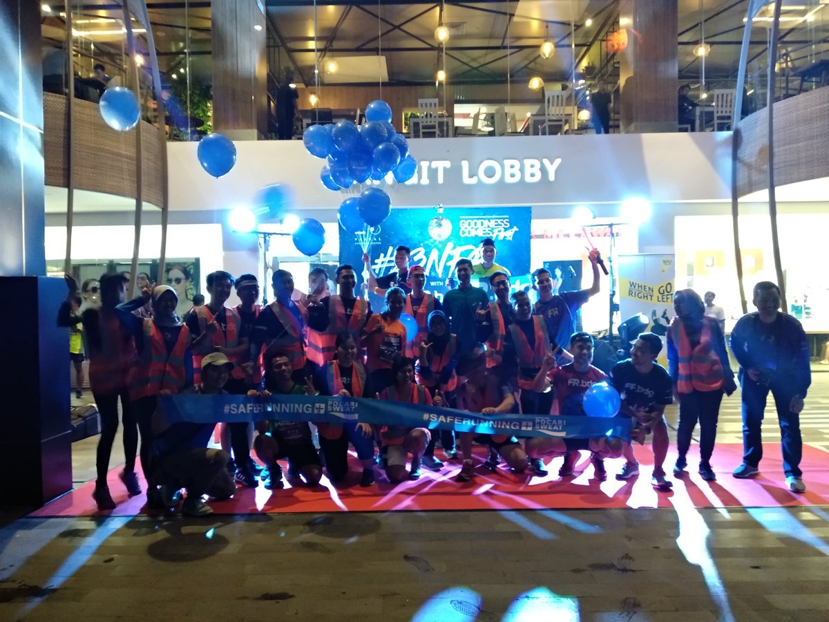 NevskyOtterplus's tweet photo. 23NFR @23Paskal , and celebrating 1st Anniversary of @23Paskal 
😍🤡😘

#23NFR #NightFunRUn #fakerunners #anniversary #inspiringlyyord #inspiringlyfit #inspiringlyhealth #inspiringlypeople https://t.co/eeoHHqJpTk