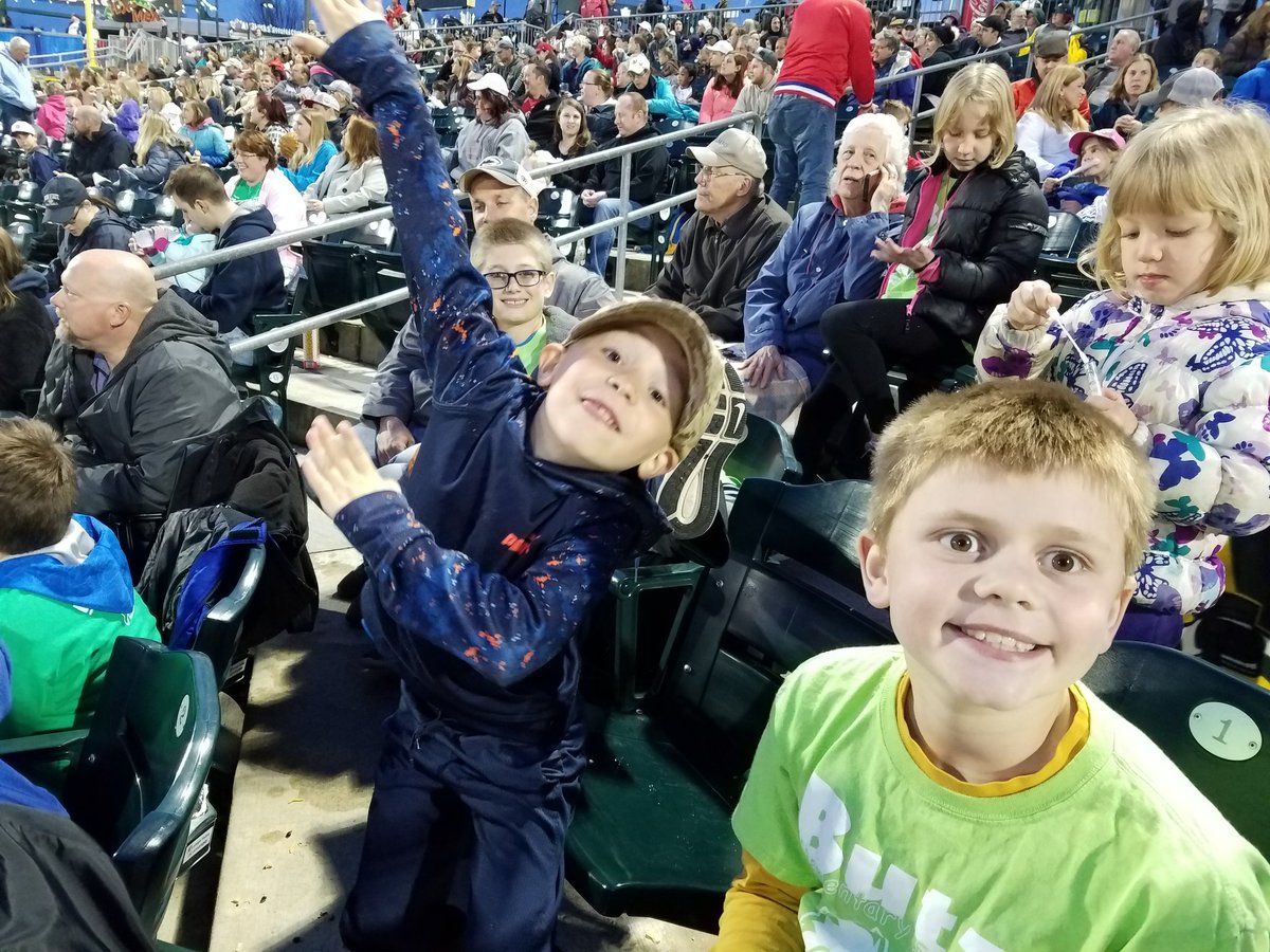 These guys #bringtheenergy <a href="/IronPigs/">Lehigh Valley IronPigs</a> #oink
