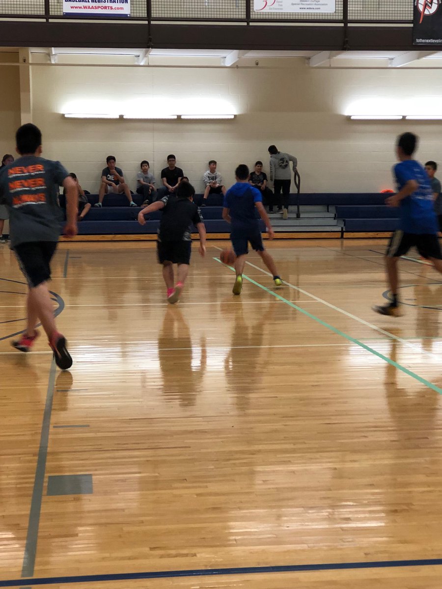 JGuyCallipari1's tweet photo. Friday night lights at the Warrenville Park district : Future tiger soccer players @WWSathletics @dave_claypool @CUSD200 https://t.co/PnFqk0iew7