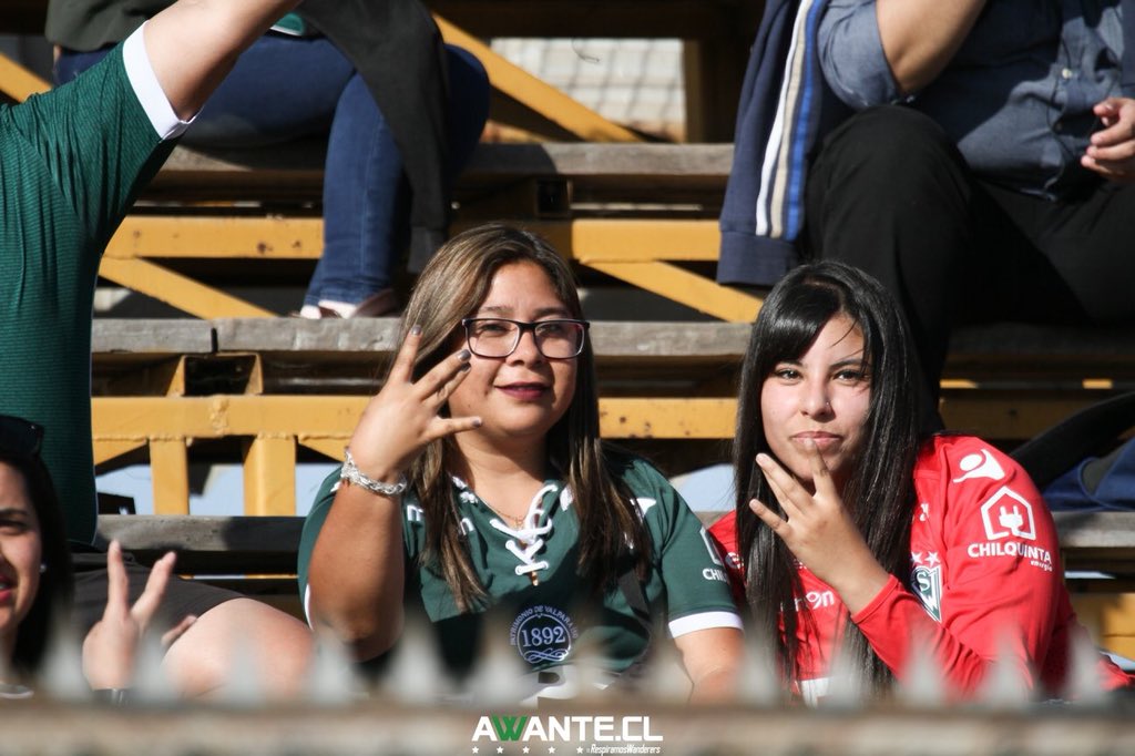 AwanteCL's tweet photo. IGUAL LLEGARON

Cientos de hinchas caturros llegaron hasta La Pintana a acompañar como siempre al decano. Alentaron todo el partido y acá están las mejores imágenes en el álbum con más Awante! 
Fotos: @JoseLealRamirez https://t.co/FMGPMs7cFs