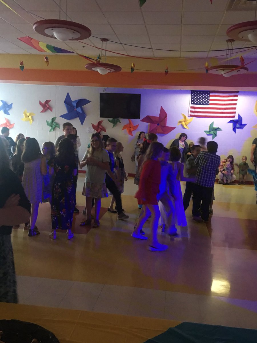 Diane_JES's tweet photo. 3-5 Spring Fling Dance at JES!
#FunFridayNights https://t.co/dLmPSFr7DA
