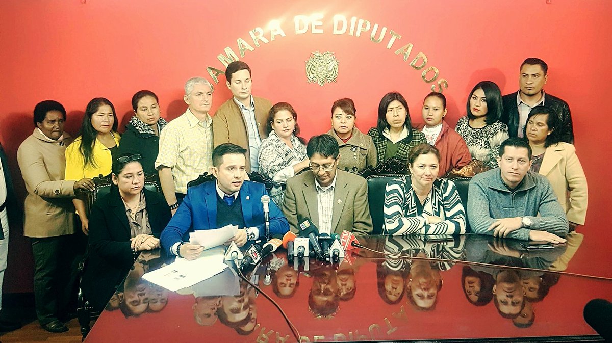 Proyecto de Ley delimitación del limite / tramo interdepantamental entre Chuquisaca y Santa Cruz, genera 11 horas de debate, malestar y division entre hermanos Bolivianos...
#NoMas...