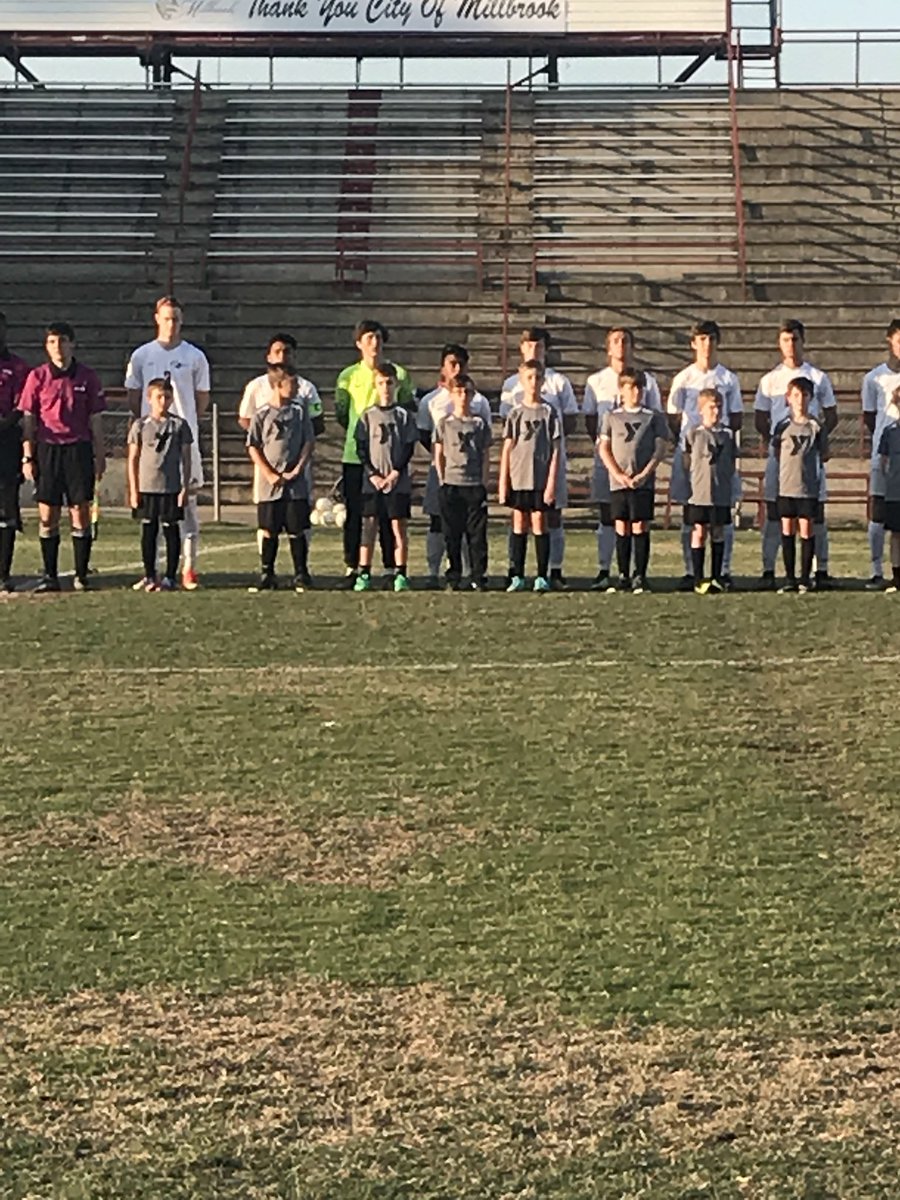 wrbspearpoint's tweet photo. Nice honor for our @grandviewymca Valor soccer team tonight as they accompanied the Stanhope Elmore Varsity Soccer team onto the field for introductions at the first round playoff game. Our boys have enjoyed working the sidelines all season #colbyman #valor #futuremustangs🐎 https://t.co/voyaWaRAvH
