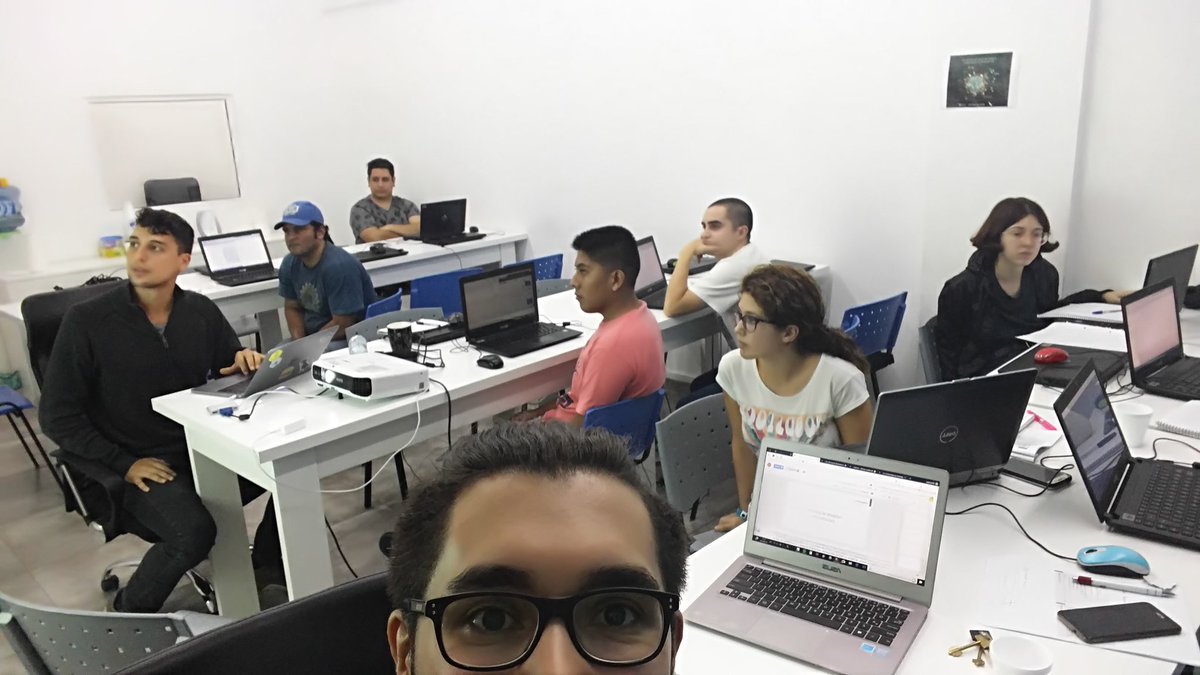 Soy_NM's tweet image. Acá con @NormanPerrinOK en la última clase de #IntroALaProgramacion en @OKComIT #JS #Javascript Mil gracias a todos los que se anotaron y llegaron hasta el final de este curso! #AprendeAProgramar