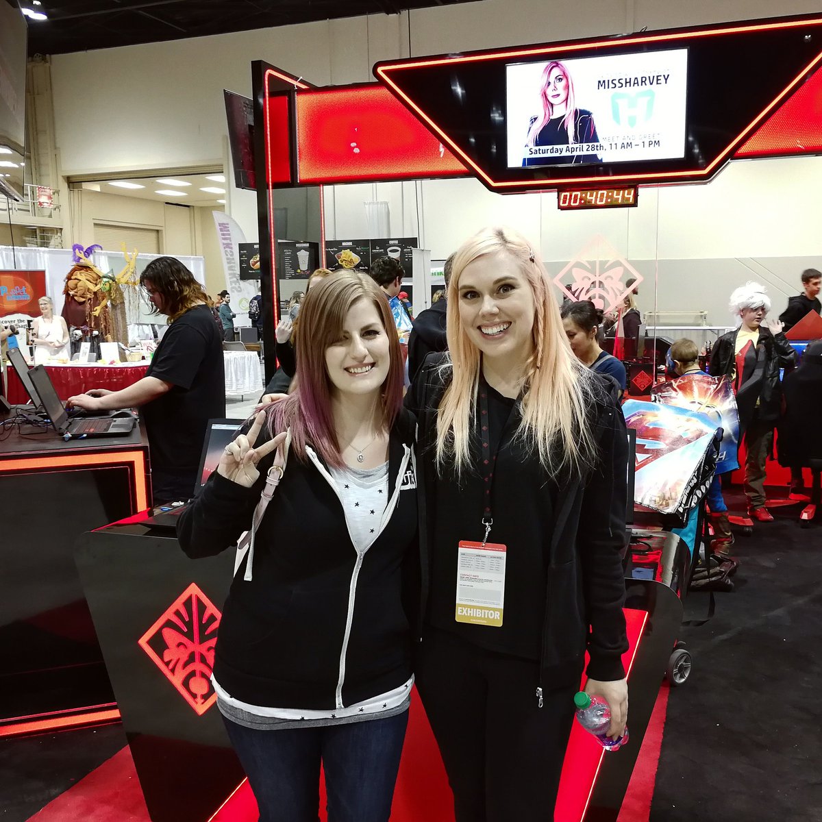 liderpina's tweet photo. Met my gaming idol @missharvey ❤️ at #ccee2018 so excited!~~ what a great day! #omenbyhp #csgo #girlgamers https://t.co/c6lhUm4roF