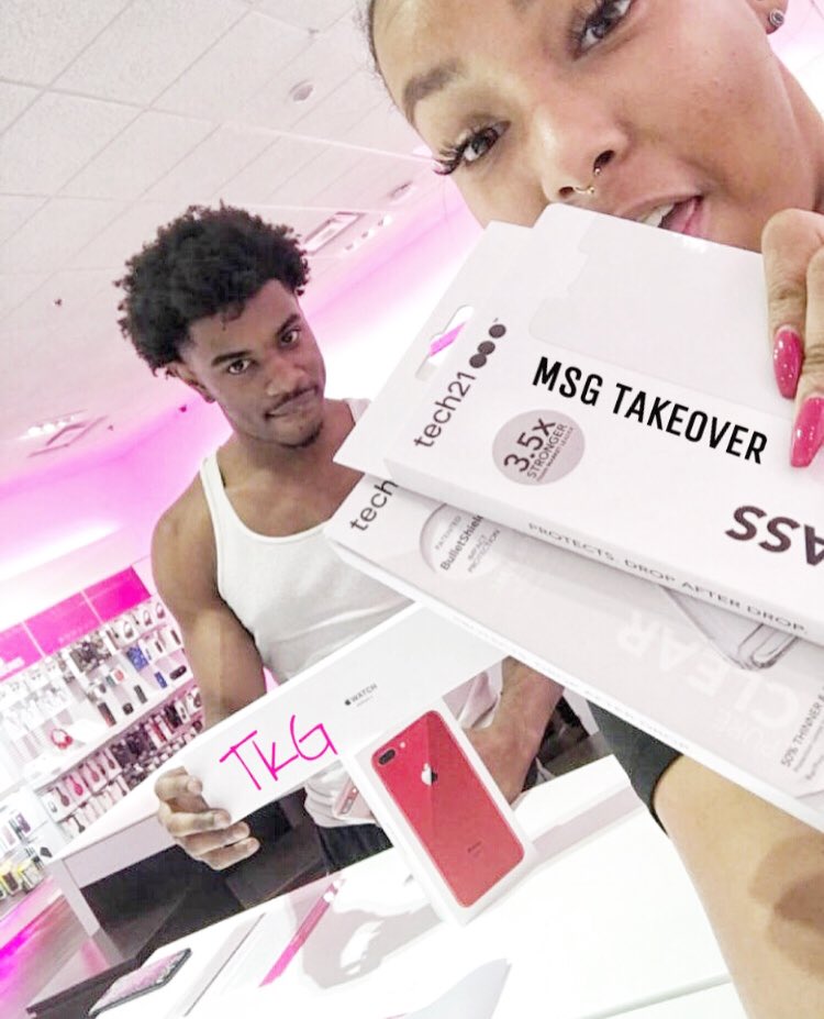 Brian_TMobile's tweet photo. At the buzzer! #AppleWatch sold! Come visit us at the MtZion T-Mobile in Morrow, GA to get yours too! #TeamMagenta #TMobile #MagentaPrime #Apple @AaronTOmar @MistyS_TMobile @TMOBrianP @TmobileToriH @MSGOutreach #MSG #TKG @JonFreier @jackhjohnson @JohnLegere #ComeThru ! https://t.co/u5JwfxhwUv
