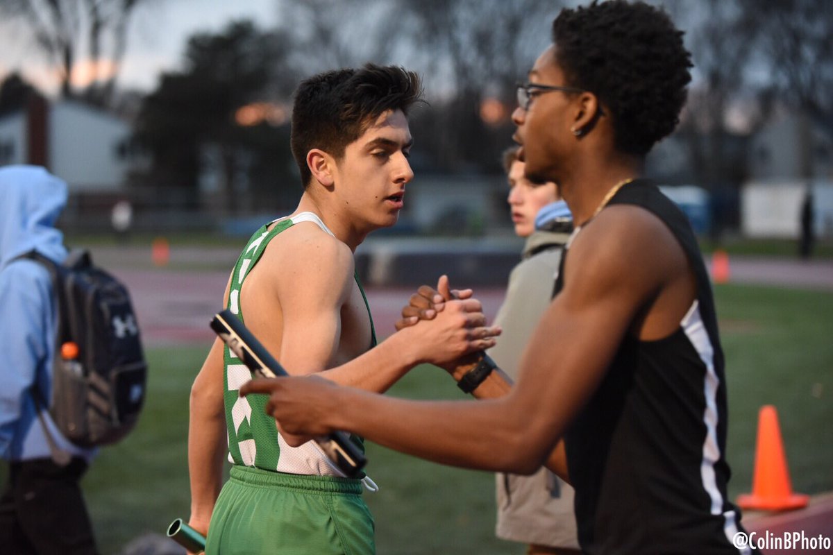 MSHeartland_'s tweet photo. York squeeze out a win against @MinookaSports's Brandon Adams in the 4x100 #WannerInvite18 https://t.co/D1a3hpMwTm