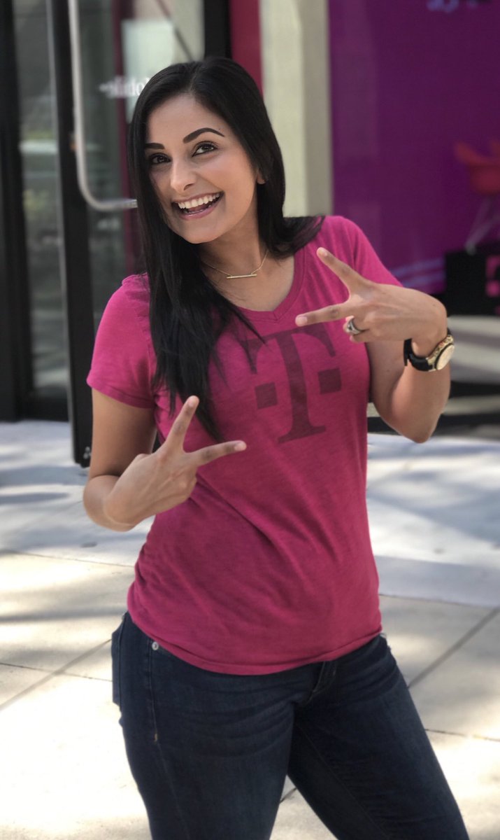 jacque_lyn618's tweet photo. HI! Iโm in LA this weekend & will be doing another @tmobilecareers Instagram takeover! Tomorrow I will be spending the day with some AMAZING women at The #GirlbossRally! Whoโs going to come watch?! ๐๐๐ผ๐ There also might be a special guest appearance!! ๐๐๐๐ผ https://t.co/AdFJw5J7b1