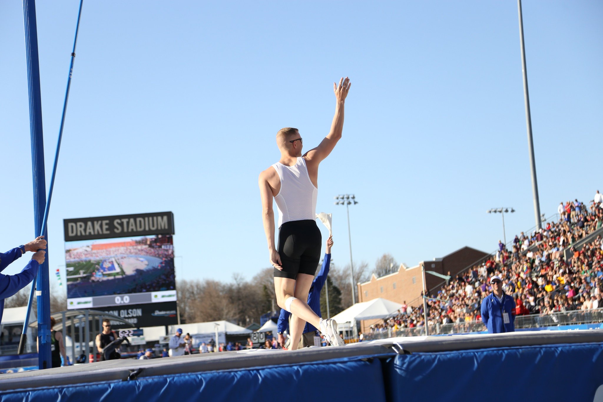 Drake Relays on Twitter "Pole vaulter samkendricks is the Men's Elite Pole Vault champion AND