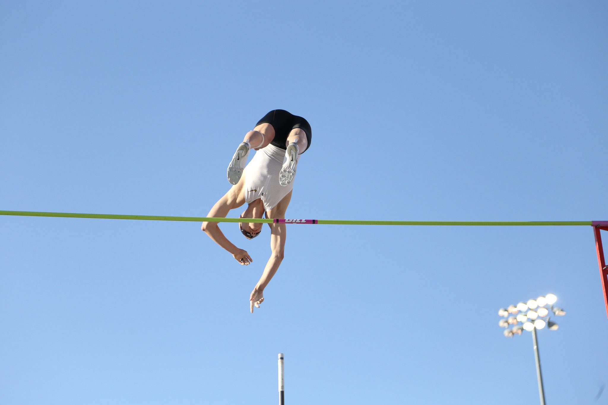 Drake Relays on Twitter "Pole vaulter samkendricks is the Men's Elite Pole Vault champion AND