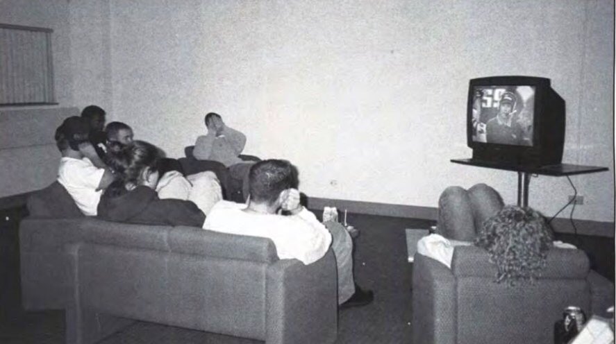 BGRelived's tweet image. Residents of Kreisher threw a SuperBowl XXXIII party in a lounge. (January 31, 1999) #bgsu