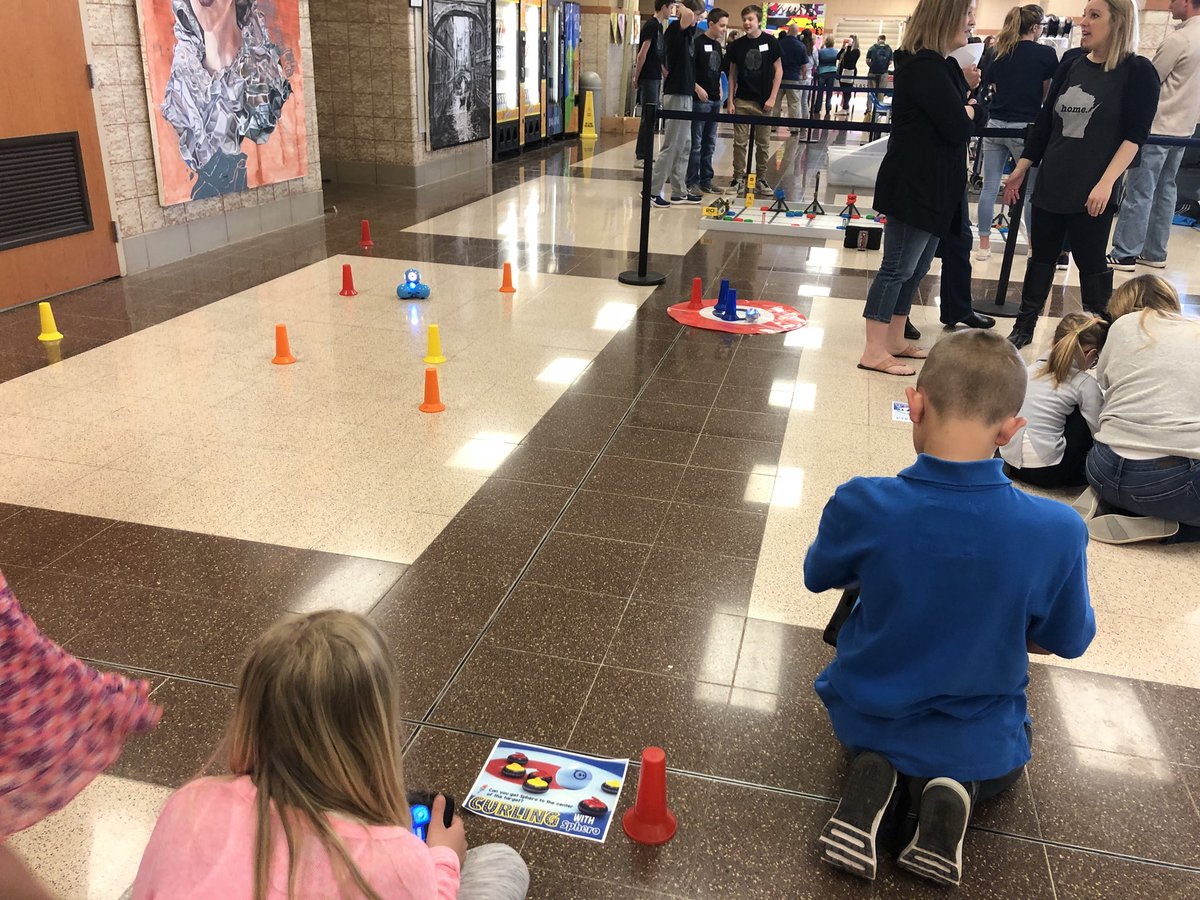 Kbunk15's tweet photo. Special thanks to these #bhsailors for sharing their knowledge and coding experiences during #hssdcreate today! πβοΈπ https://t.co/4CPCsZdMEG