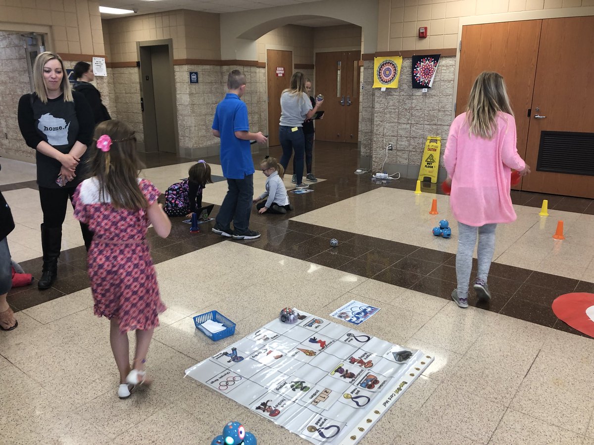 Kbunk15's tweet photo. Special thanks to these #bhsailors for sharing their knowledge and coding experiences during #hssdcreate today! πβοΈπ https://t.co/4CPCsZdMEG