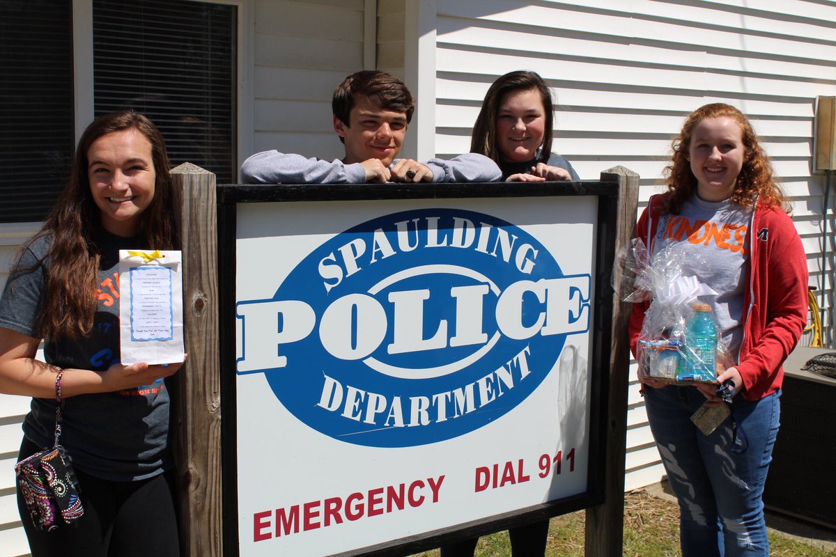 RivertonCUSD14's tweet photo. Today, some of our High School Student Council members spent the afternoon delivering small gift bags of appreciation to our local law enforcement.  We are proud of our students for showing their support to our men and women in Blue! You are an inspiration to us all! https://t.co/NXsNZqHdPm