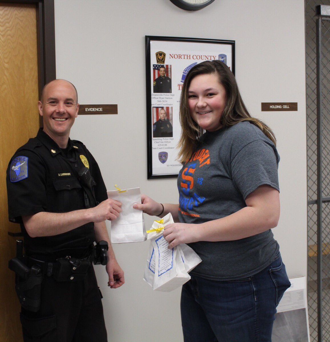 RivertonCUSD14's tweet photo. Today, some of our High School Student Council members spent the afternoon delivering small gift bags of appreciation to our local law enforcement.  We are proud of our students for showing their support to our men and women in Blue! You are an inspiration to us all! https://t.co/NXsNZqHdPm