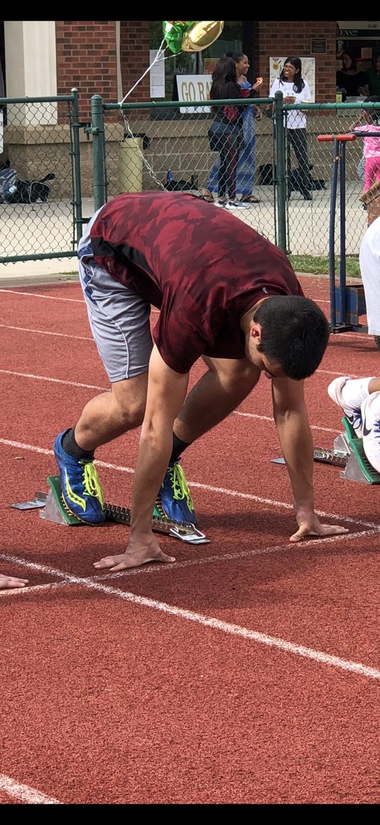 KylerSullivan's tweet photo. Working on my starts for the 100m and 200m sprints. https://t.co/gV1El360XT