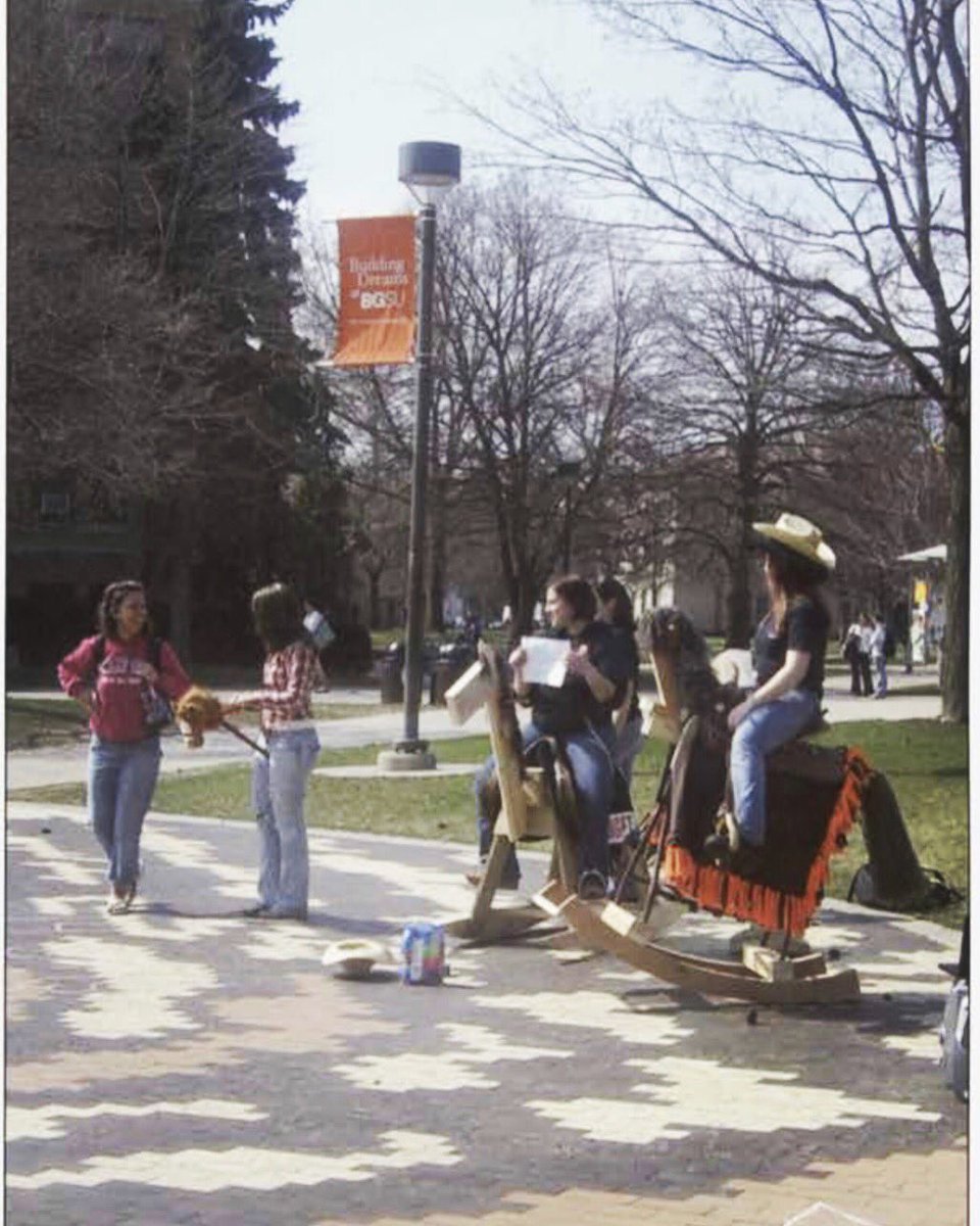 BGRelived's tweet image. BGSU'S Equestrian Team riding horses in the Union Oval to try to attract new members. #bgsu @BGSU_Equestrian