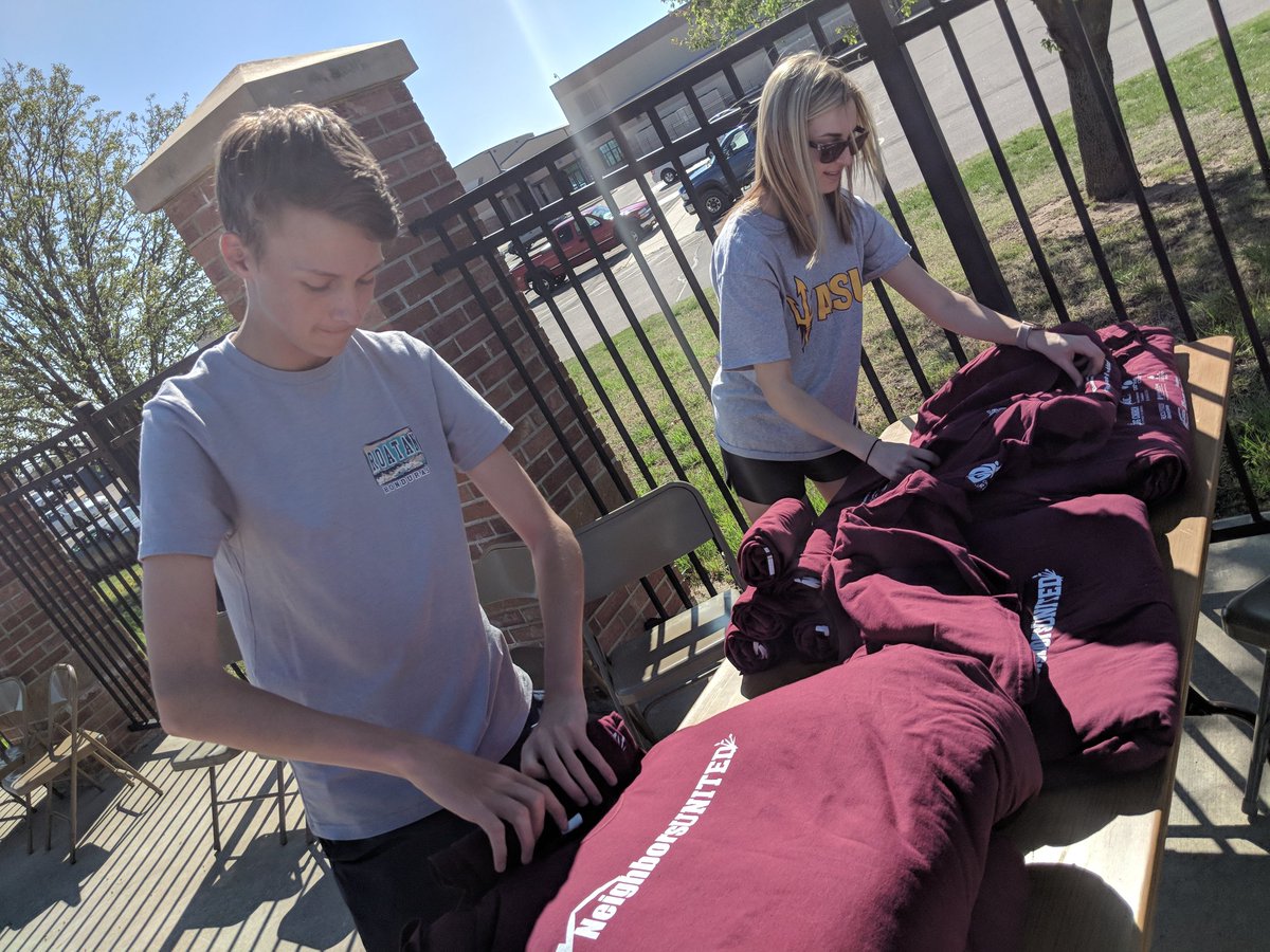 A special thank you to leadership from our <a href="/USD265_EHS/">USD265_EisenhowerHS</a> <a href="/EHS_StuCouncil/">EHS Student Council</a> and <a href="/USD265_GHS/">USD265_GoddardHS</a> <a href="/stuco_ghs/">ghs_stuco</a> for setting up Neighbors United <a href="/ServeGoddard/">Neighbors United</a> with Young Professionals of Goddard! #ServeGoddard #265Pride #ForGoddard