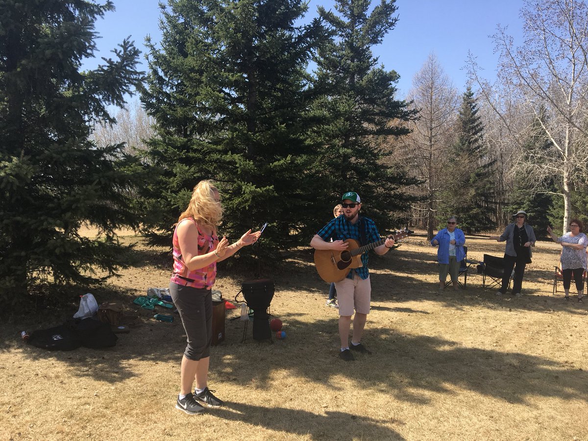 ENDHuskies's tweet photo. Sun song &amp; prayer makes the spirit soar.  Thx @crisscrossym for leading the afternoon with spontaneous prayer out in nature! #Gsacrdproud https://t.co/s8fnDc0K5r