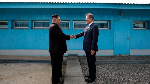 CBCDay6's tweet image. As the leaders of North and South Korea meet, filmmaker Jason Lee remembers going to Pyongyang with his father in search of long lost family. bit.ly/2Ki8eQm @jsnom @lettersfrompyo