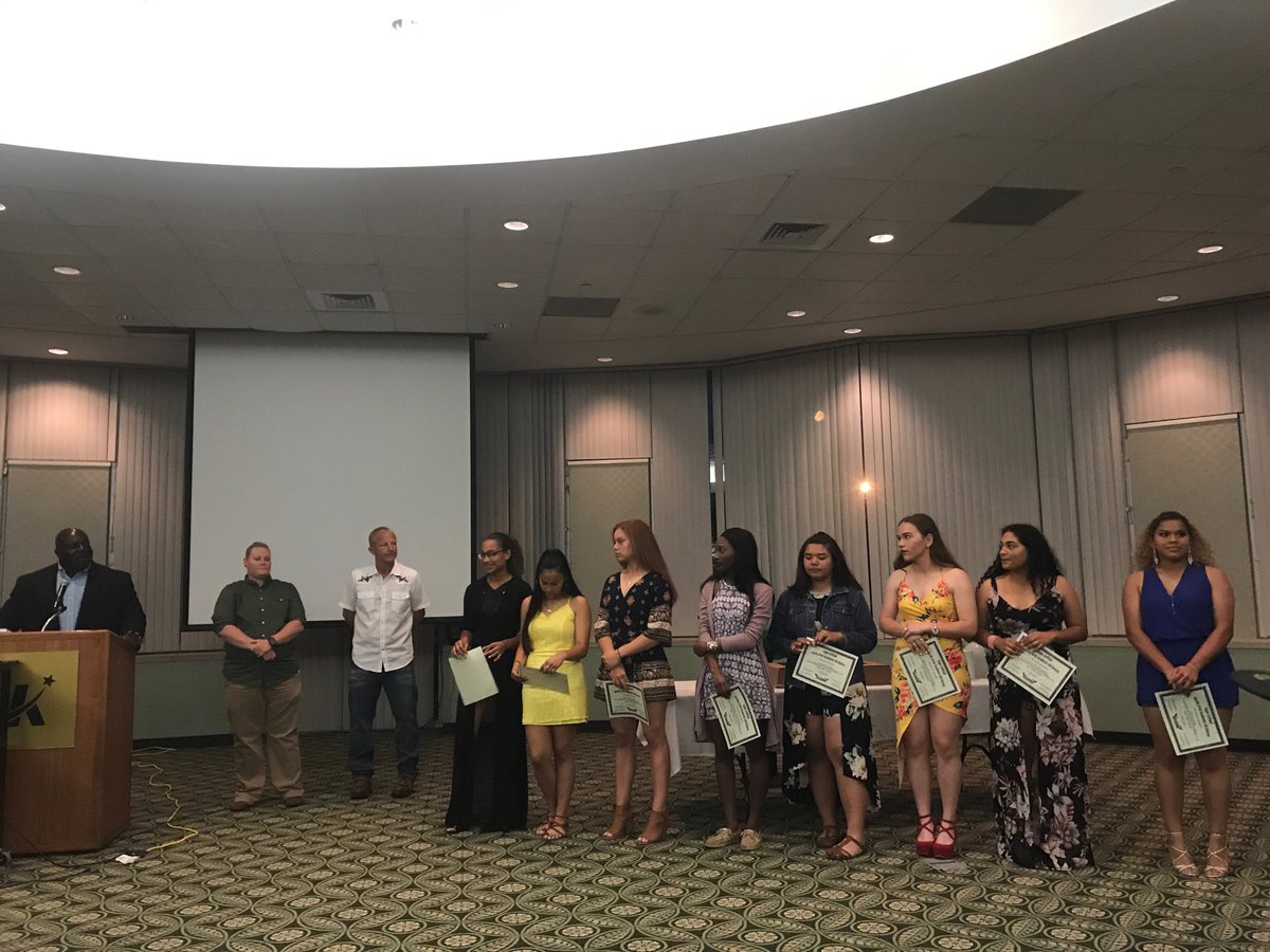 EHSPrincipal's tweet image. Varsity Softball Academic All-District Recognitions! #plusone #ownyourlearning 🦅