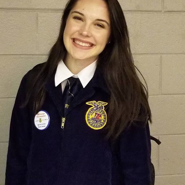 PhennaPetty's tweet photo. Micaylah Childers... always so poised! @murray_indians @murrayffa  #murrayproud #murraycares https://t.co/JwowptXn85 https://t.co/Fn4W2ylxfE