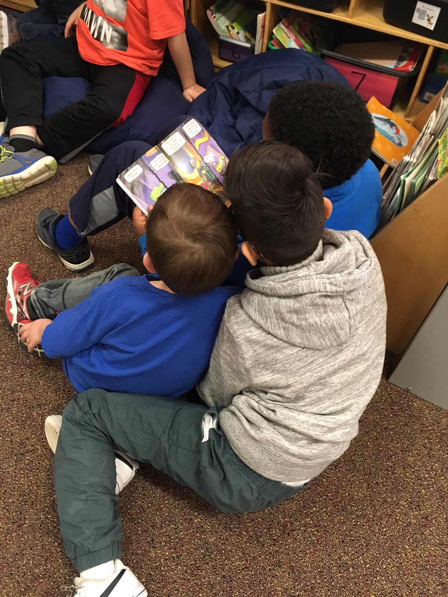 MrsFreeman_K's tweet photo. Cuddling up to a good book! #bookbuddies #cselovestoread https://t.co/yVeEg3H4fk