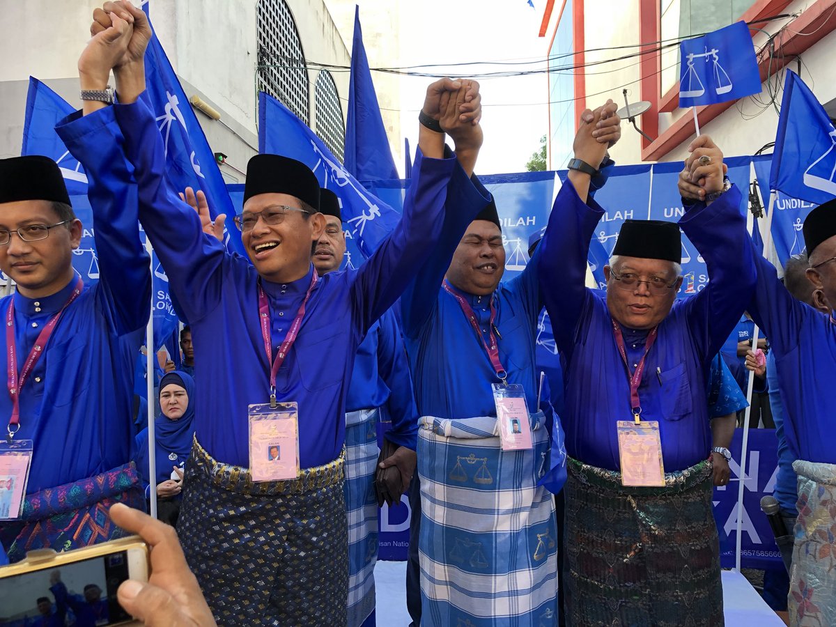 shaberyc's tweet photo. Lagu Kawan Setia, DJ Dave, menyemarakan setiakawan perarakan BN di Kemaman https://t.co/H494kh2fzX