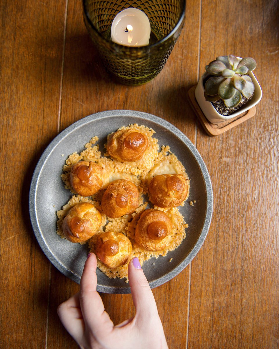 DistilledNY's tweet photo. Introducing Warmed Cheese Gougères (Clothbound Cheddar Mornay, Sherry Vinegar Gastrique). Bet you can’t have just one. 👌 #Yum https://t.co/4dN627I4A5