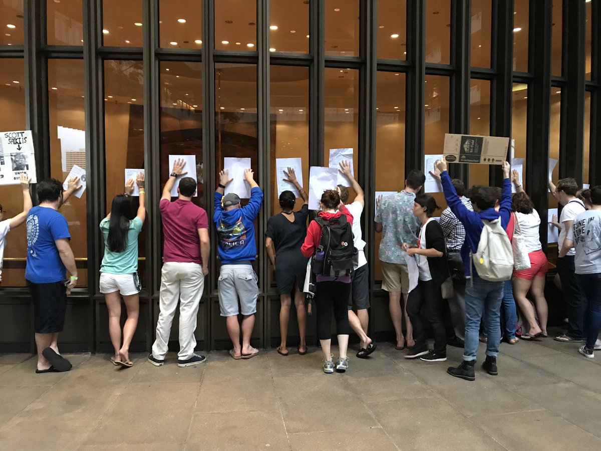 meganlinnay's tweet photo. UHM grads protesting for the right to unionize. @ALUhawaii @hawaiisenate #gradrights https://t.co/wR2mYSEnR2