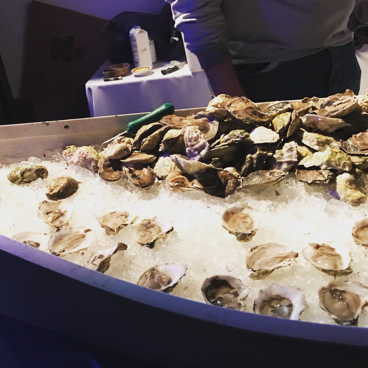 crlobel's tweet photo. Oysters oysters everywhere. Like NYC in the 1850s. And maybe again in 2020s? #billionoysterproject  Restoring oysters to NY harbor. #oysters #oysterhistory #nychistory #foodhistory https://t.co/qKd5RwGSeY