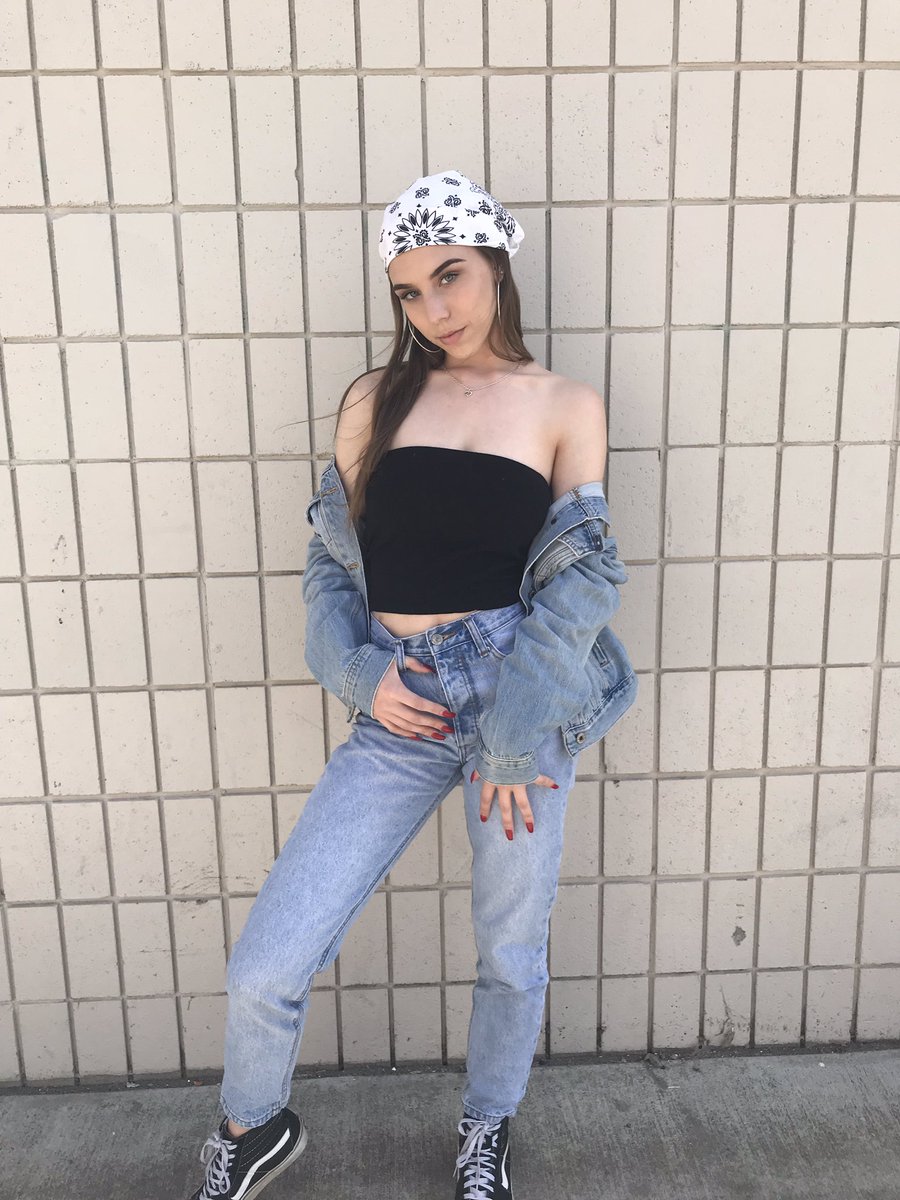 jordanfezler's tweet photo. #AHSspringfest 🎶❣️ https://t.co/cDt4CTZHv3
