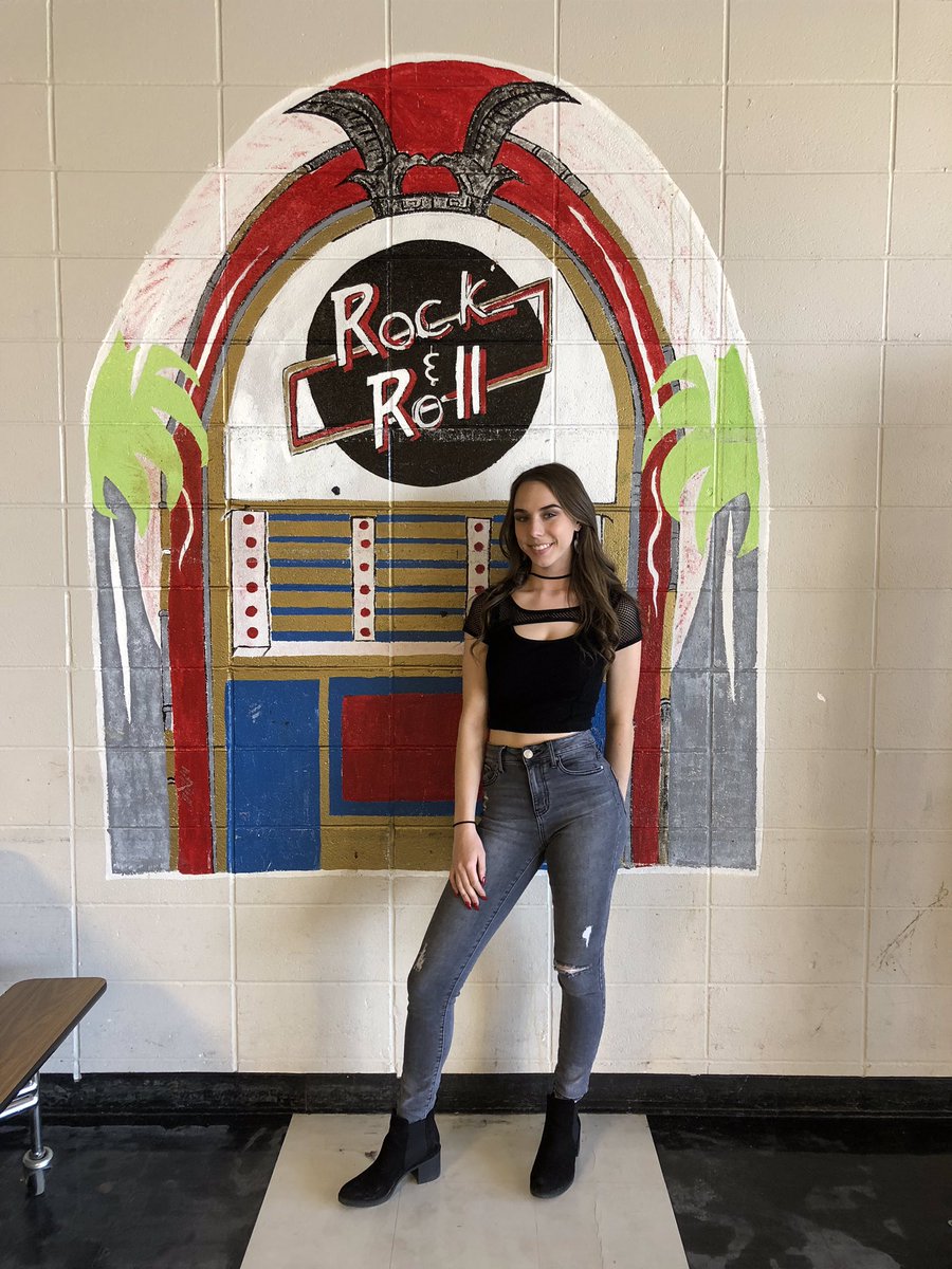 jordanfezler's tweet photo. #AHSspringfest 🎶❣️ https://t.co/cDt4CTZHv3
