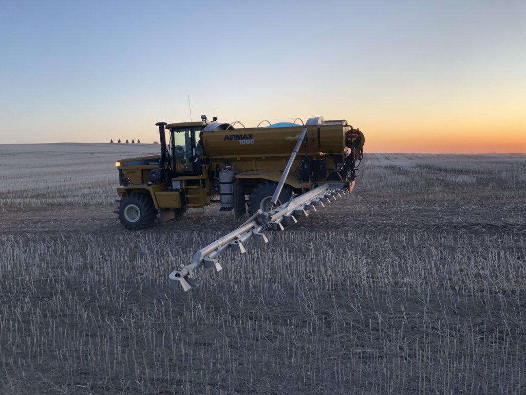 Floating super u on our no till ground. Not quite ready to use drought18 but I’d like to see some rain. #rootsnotiron