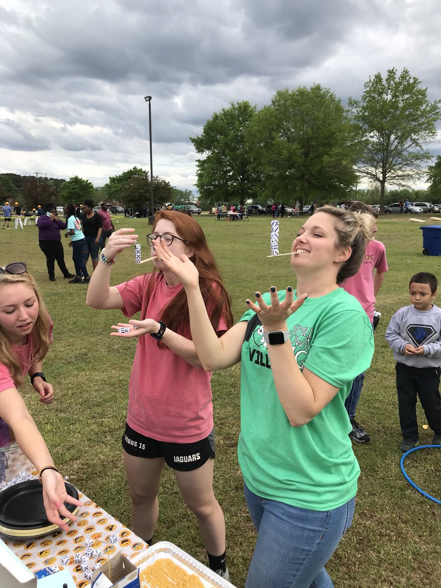 fchslinkcrew's tweet photo. Link Crew had a lot of fun getting community members, staff and kids involved! https://t.co/HoAPN0IF8E