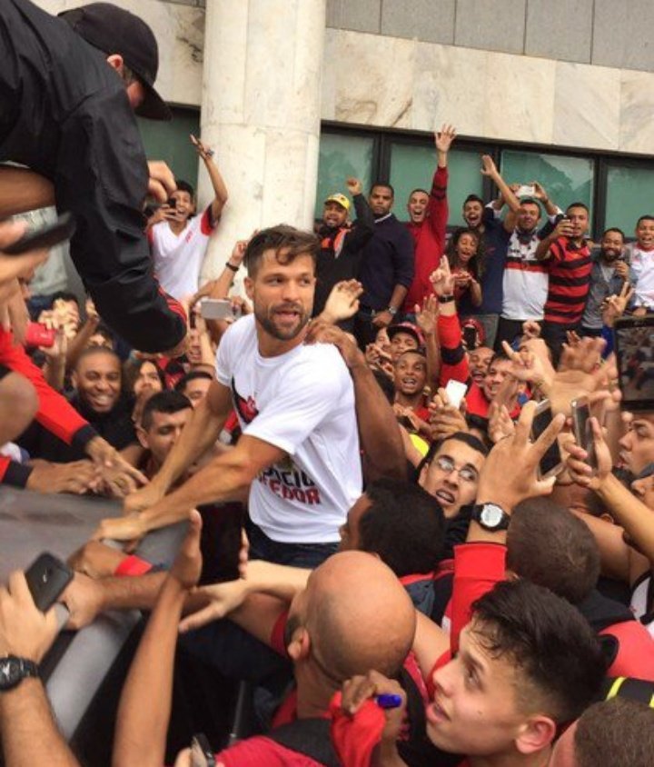 Andersoncrf__'s tweet photo. O apoio é grande, mas a cobrança é 10 vezes maior. Essa porra é Flamengo. Honra a camisa ou pede pra sair. https://t.co/KiMyz0yObZ
