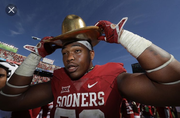 em_star8's tweet photo. So Orlando Brown from Oklahoma just got drafted to the Baltimore RAVENS... coincident I think not. #ThatsSoRaven #ItsAFutureICanSee #NFLDraft https://t.co/xlG4YUp2Hg
