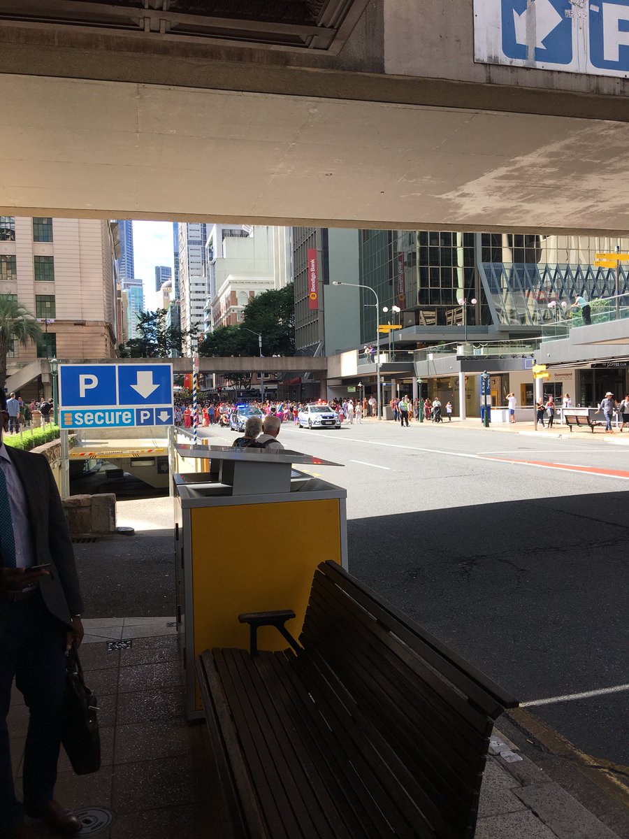 sugarpenchant's tweet photo. For real. A beautiful site - that I would have rearranged my travel around so as not to be delayed by 30-45 minutes #bnetraffic adelaide st and CBD are not advisable right now Also ta @TransLinkSEQ for the service update that I do not have https://t.co/xdzQLGyBbs