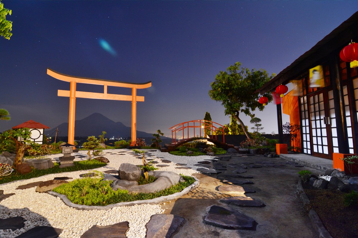 hig_idn's tweet photo. Nope, this is not in Japan, but at Inna #Tretes, one of the resort hotels in the Prigen tourist area. This #hotel that surrounded by Mount Welirang and the beautiful view of Mount Penanggungan can be a getaway destination from the dense of urban life -> https://t.co/SbAC37mcAA https://t.co/mYxQIMnNHT